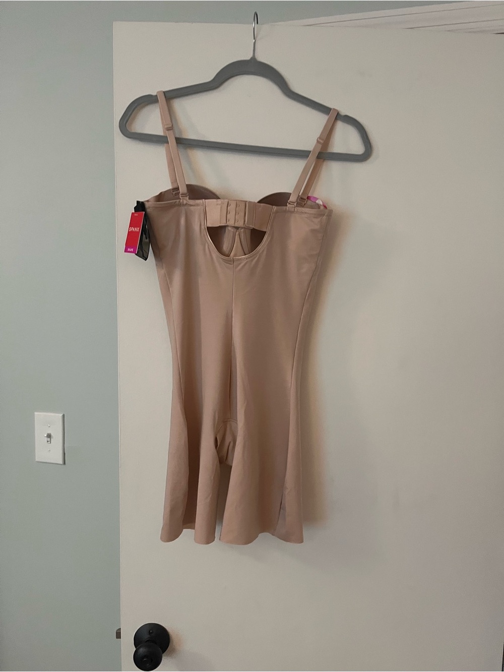 SPANX Nude Full-Body Shaping Bodysuit with Underwire Cups - NEVER WORN - Picture 2 of 6